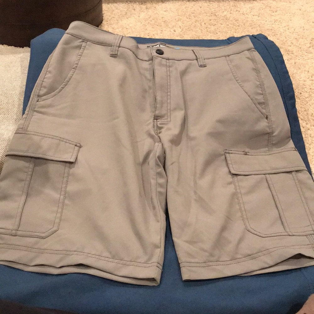 Men’s shorts Sz 32 lightweight Golf Short